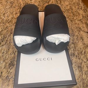 Women’s black rubber Gucci slides size 7